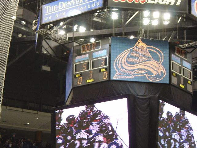 Scoreboard showing home team Avalanche winning 5 to 3