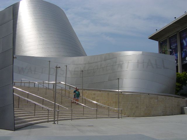 Stainless steel curved building