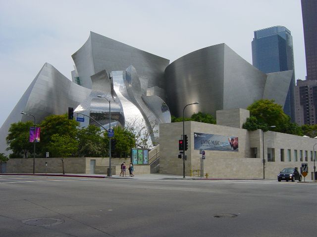 Stainless steel curved building