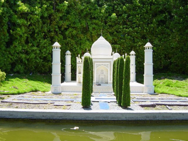 LEGO model of the Taj Mahal