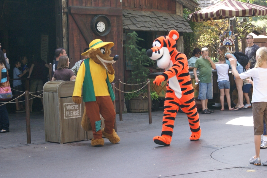 Tigger and Br’er Fox from Disney movies walk near a line of people