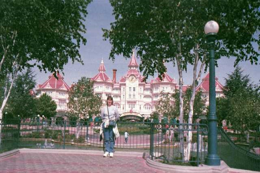 Julie at the entry to Disneyland Paris