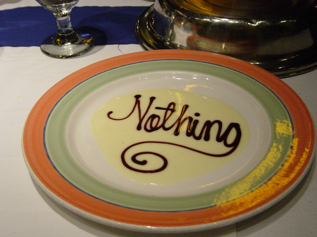 Plate with script word nothing