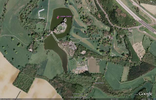 Google Earth image of castle surrounded by water and green fields