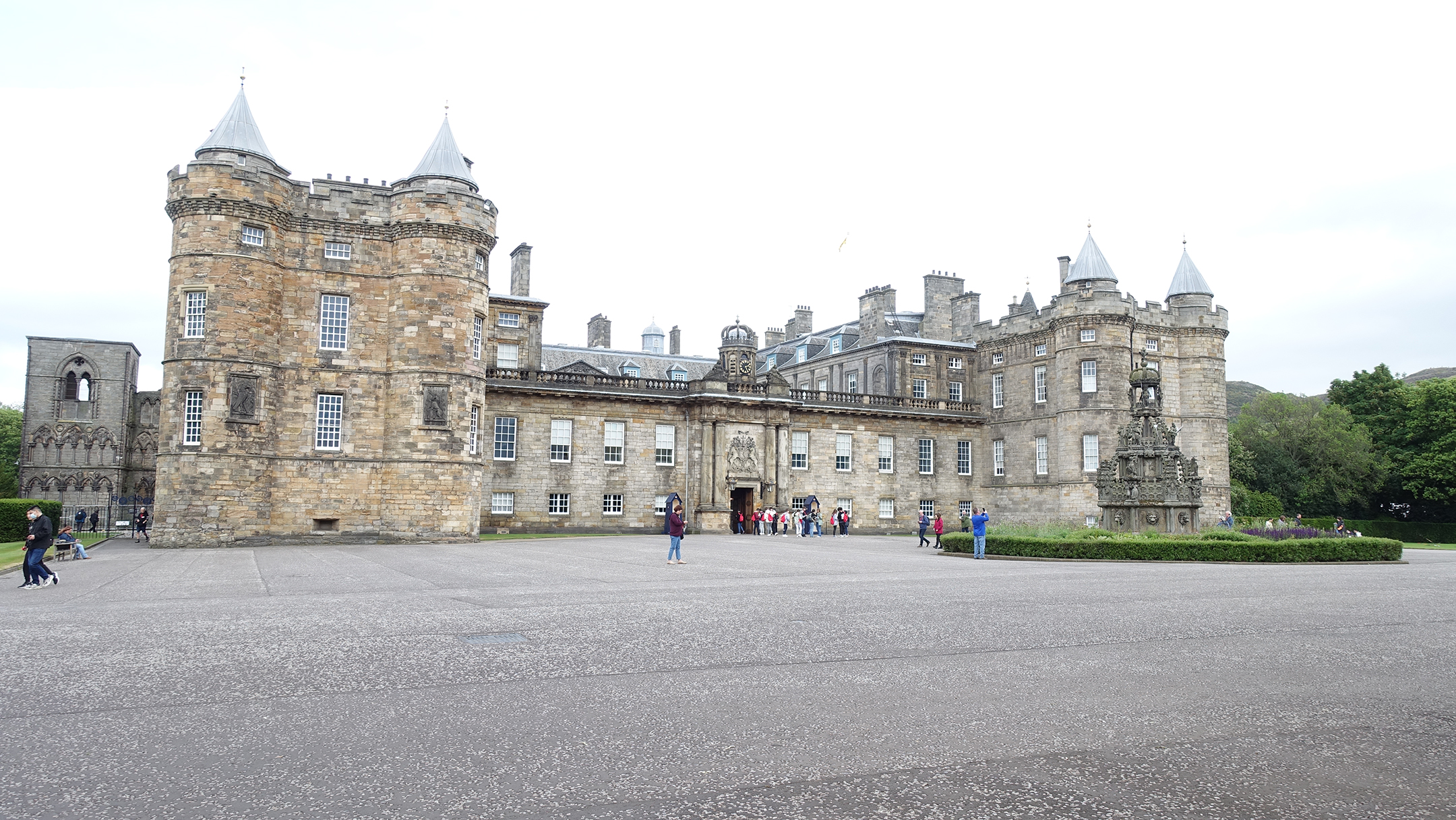 Holyroodhouse Palace front courtyard