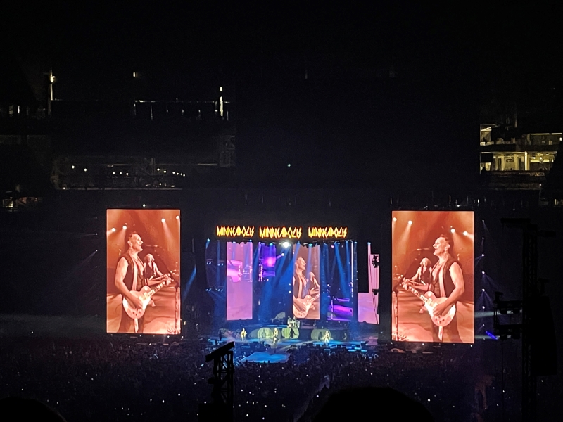 The display above the stage reads Minneapolis in Def Leppard’s distinct font